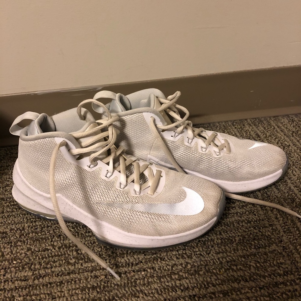 Nike AIRMAX Infuriate Basketball Shoes